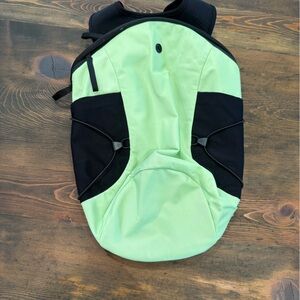 Lululemon run all day green and black backpack